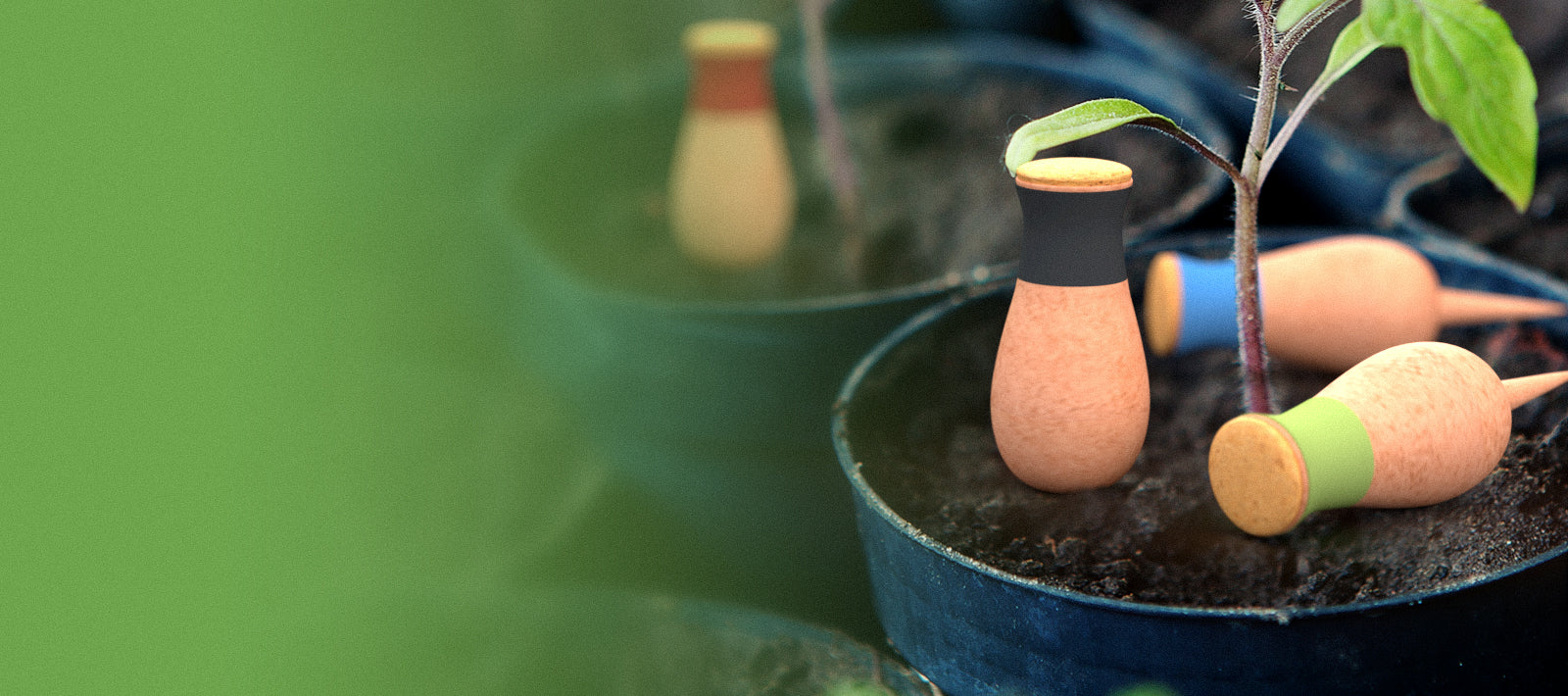 SmartiLiving spike on pots - self watering system